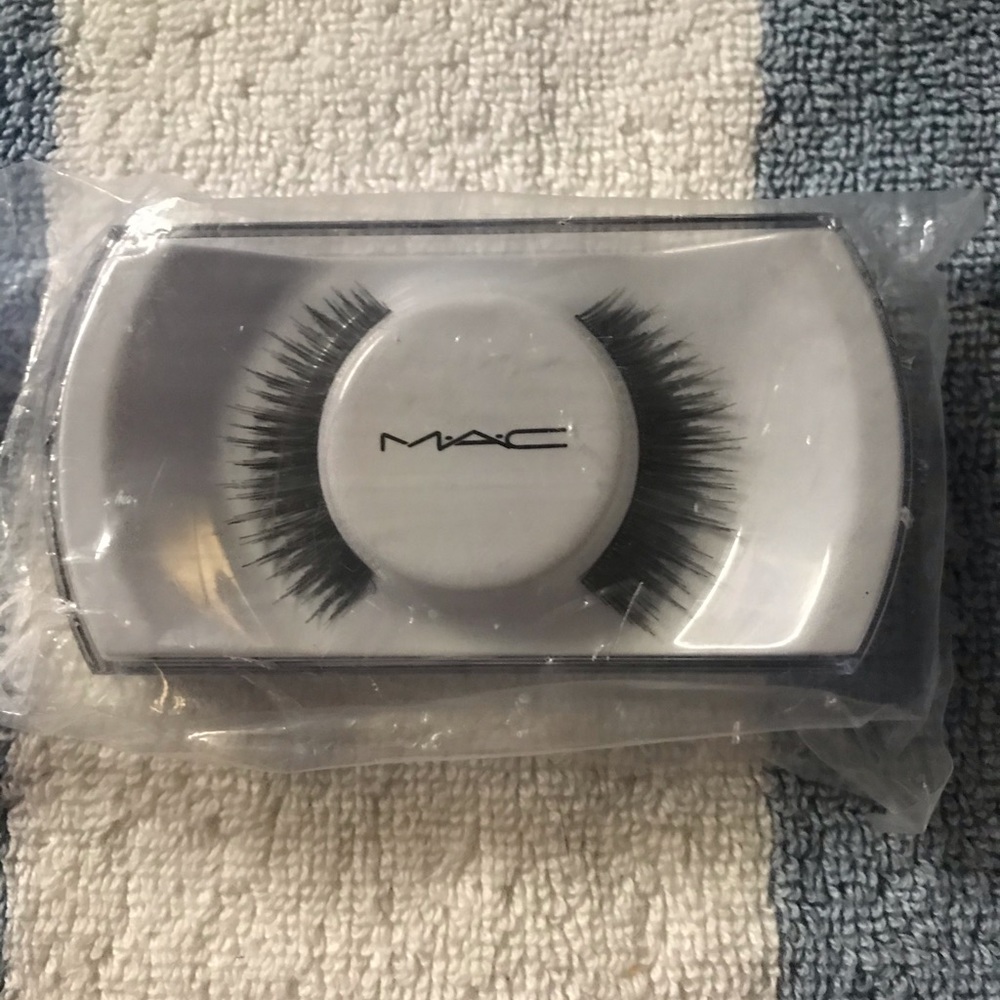 🆕 MAC FALSE EYE LASH SET - BLACK - C97